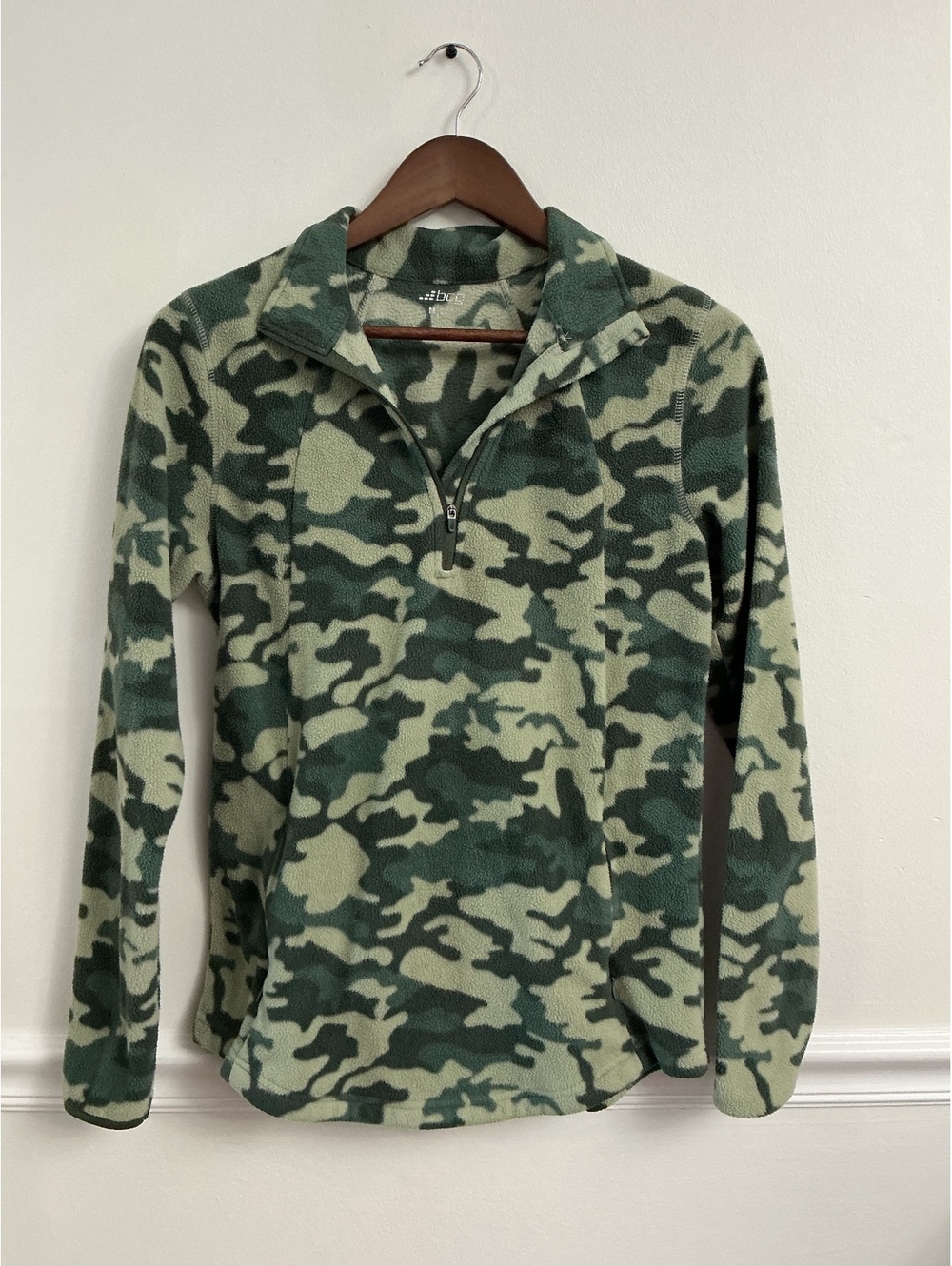 Women's Green Camouflage Fleece Pullover with Quarter-Zip Collar size medium